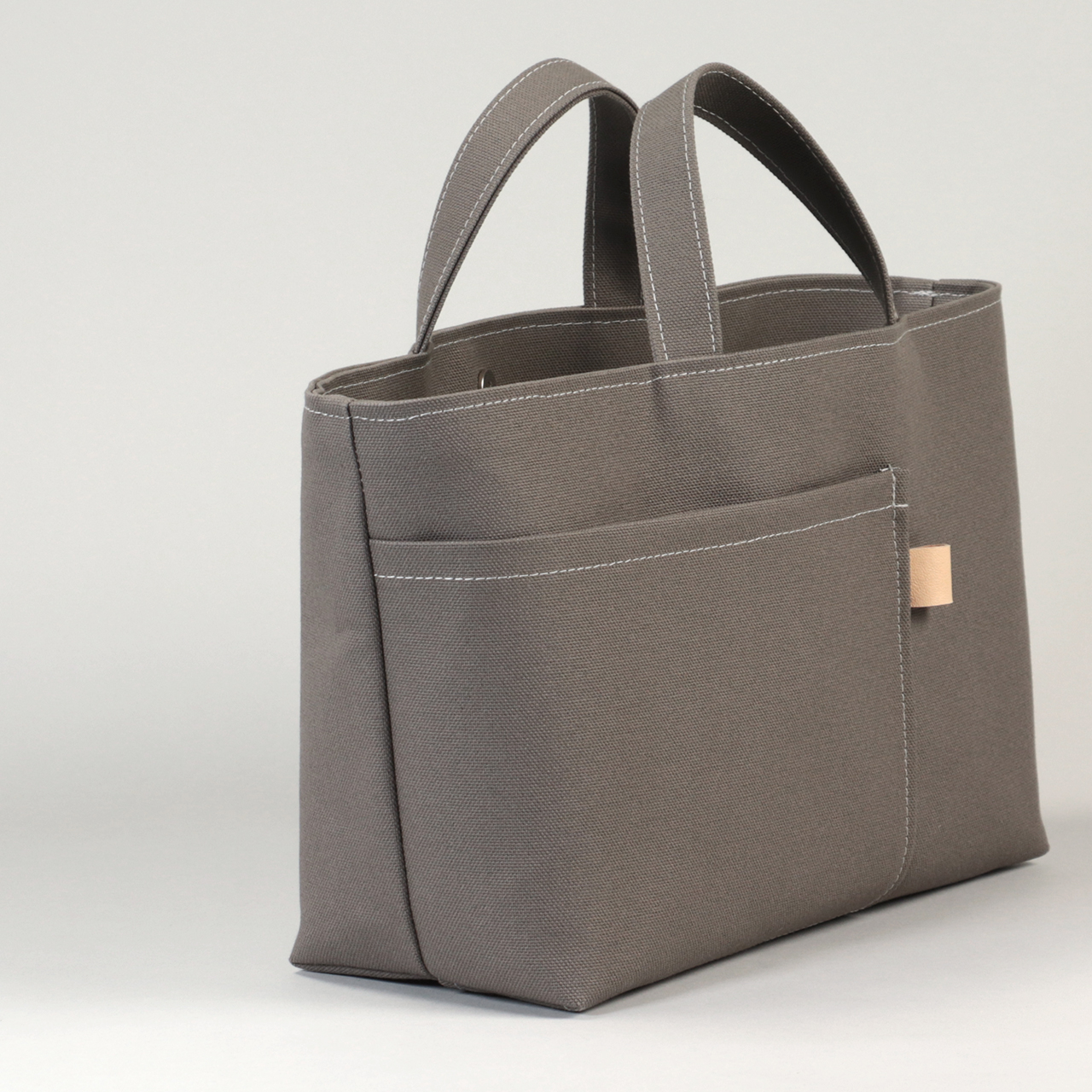 HANEANT KOBE のシップトート。自立するチャコールグレー帆布で大人カジュアルに使えるトートバッグ　ハネアント神戸の帆布トートバッグ