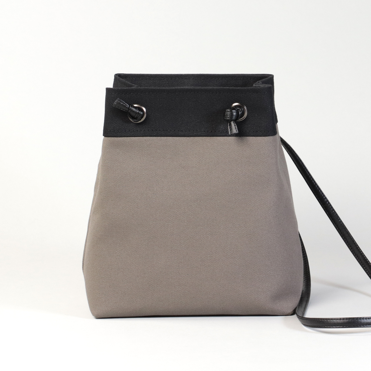 ピクニックショルダー　picnicshoulder　北欧生地×富士金梅 8号帆布　チャコールグレー×ブラック　オリジナル　ハンドメイド帆布ポシェット　ハネアント神戸