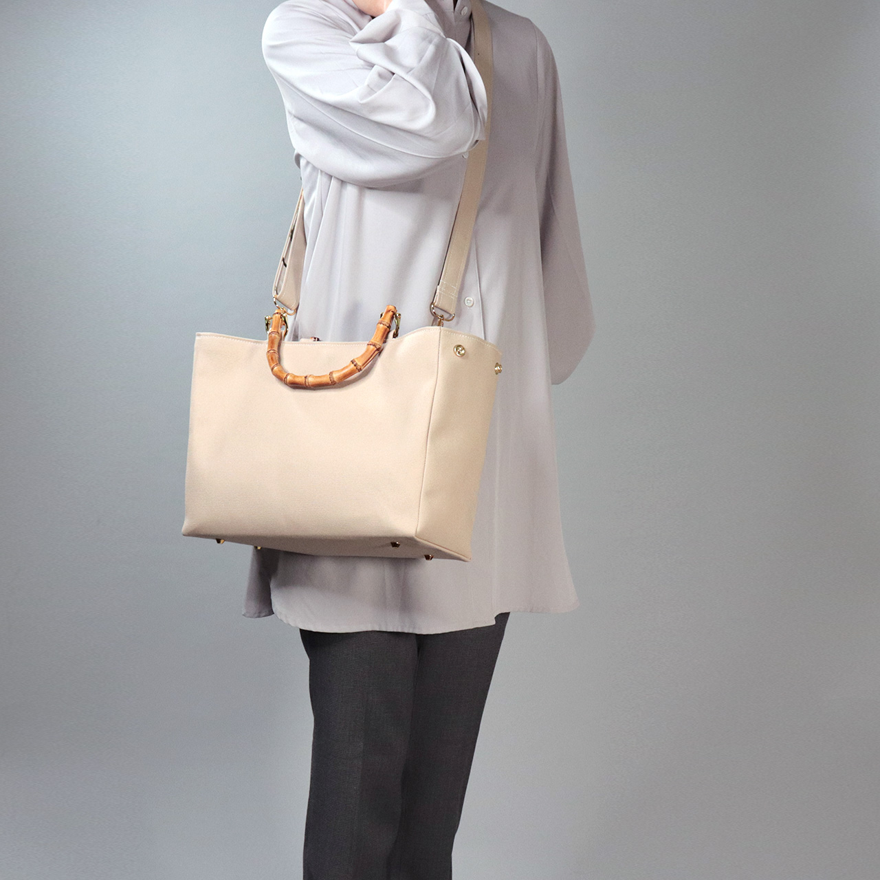 すっきりスマートなバンブーハンドル 2wayショルダー 北欧生地×富士金梅×ベージュ 帆布バッグ【スクエアトート】