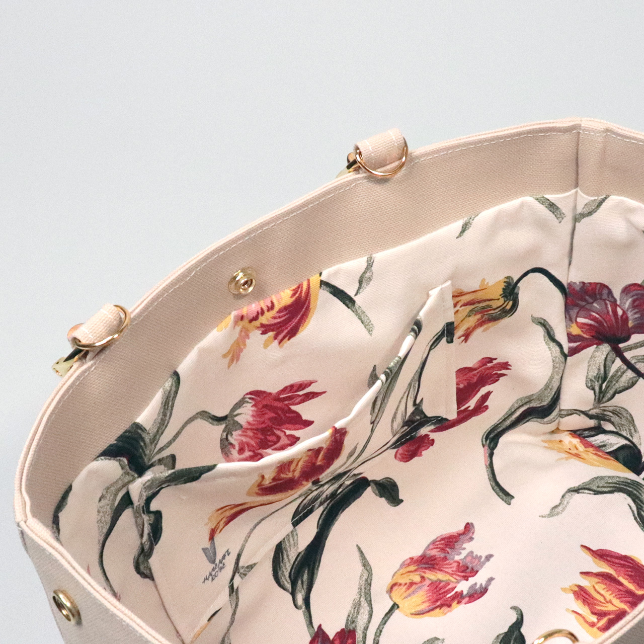 すっきりスマートなバンブーハンドル 2wayショルダー 北欧生地×富士金梅×ベージュ 帆布バッグ【スクエアトート】