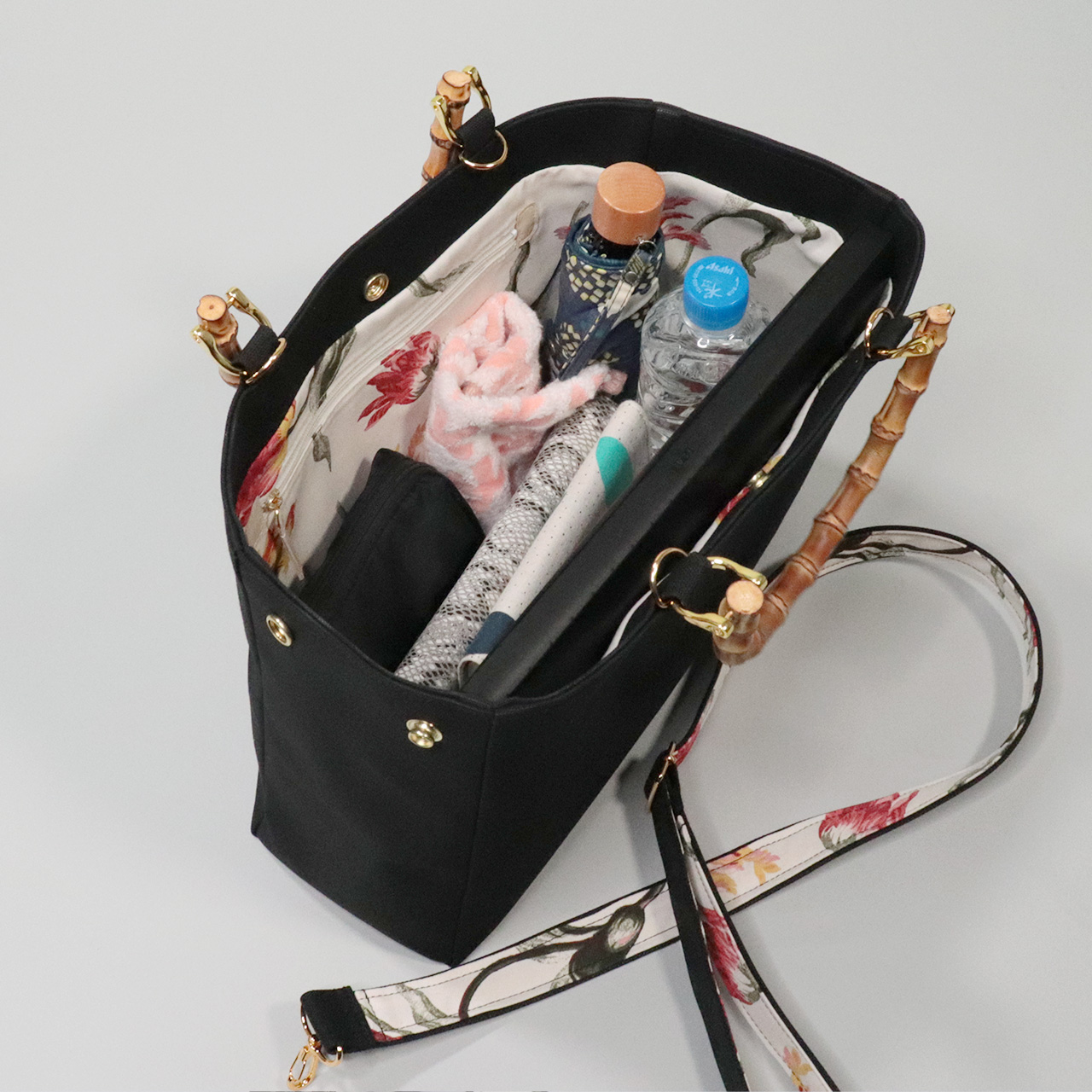 すっきりスマートなバンブーハンドル 2wayショルダー 北欧生地×富士金梅×ブラック 帆布バッグ【スクエアトート】