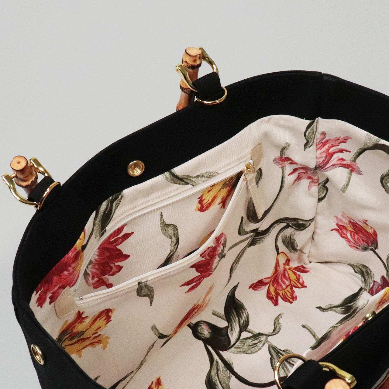 すっきりスマートなバンブーハンドル 2wayショルダー 北欧生地×富士金梅×ブラック 帆布バッグ【スクエアトート】