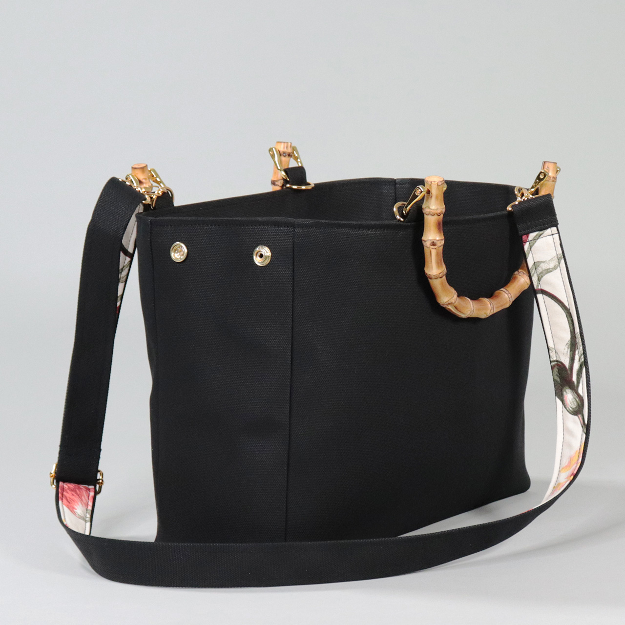 すっきりスマートなバンブーハンドル 2wayショルダー 北欧生地×富士金梅×ブラック 帆布バッグ【スクエアトート】