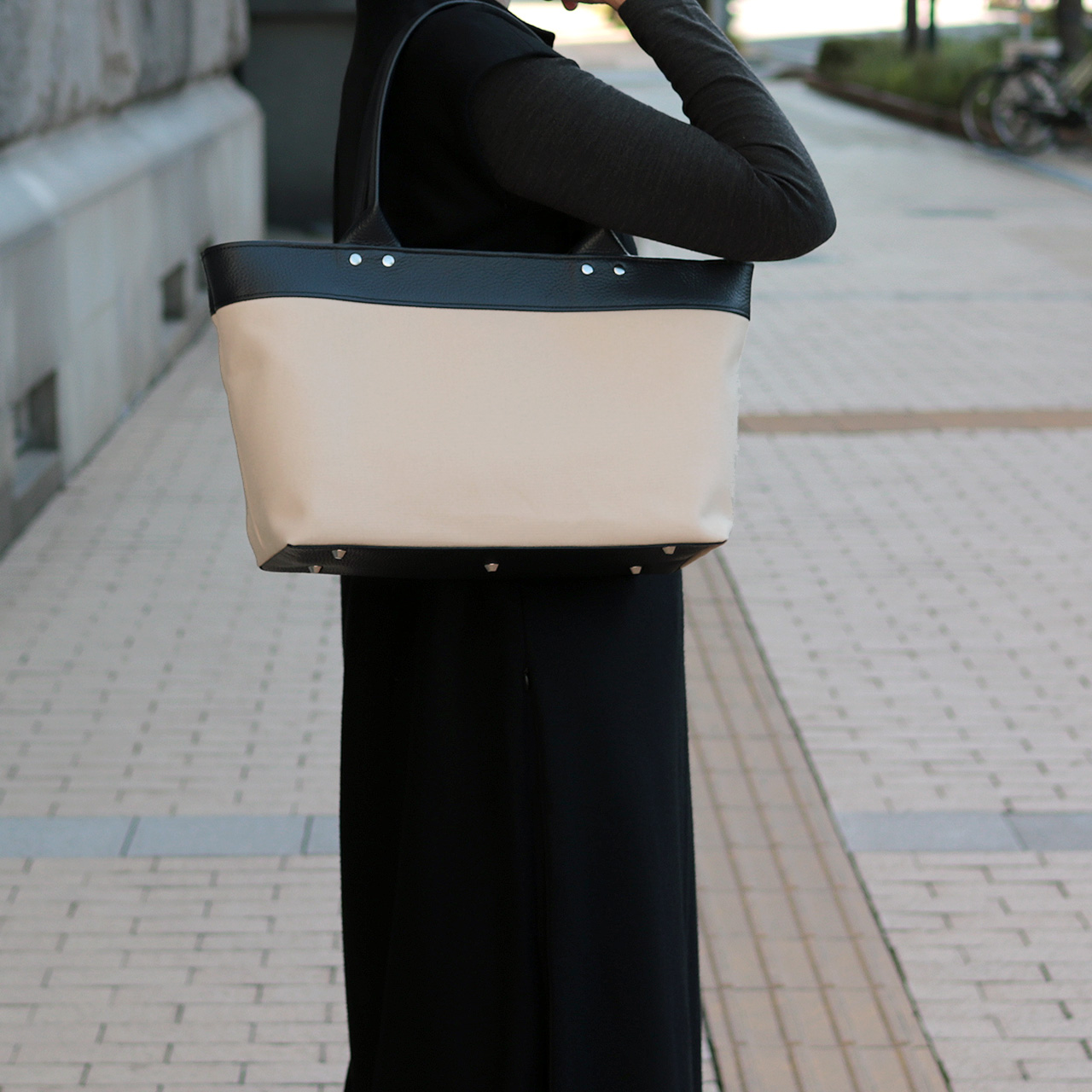 サシャ　SASYA　国産本革　姫路レザー　クロムなめし　富士金梅8号帆布　ベージュ　ネイビー　オリジナル　ハンドメイド本革　牛革トートバッグ　ハネアント神戸