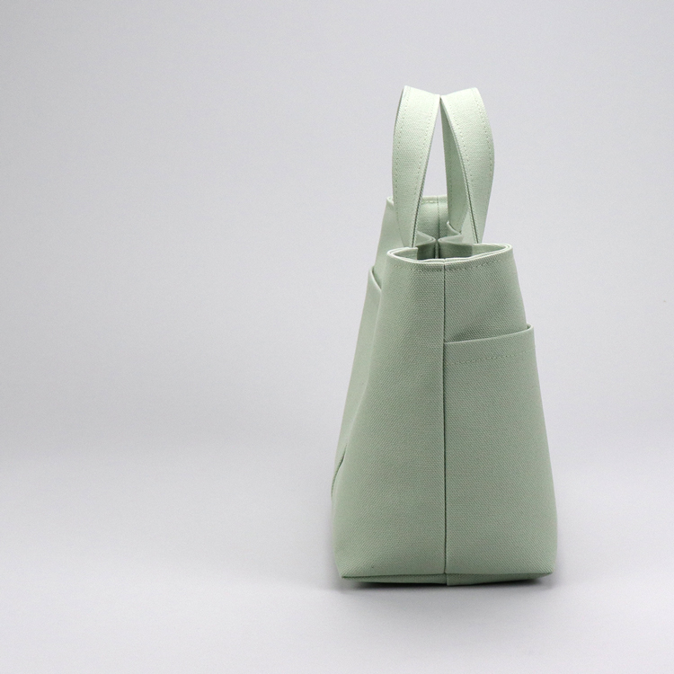 横から見たシップトート。マチ14cmでお弁当や長財布が入りやすいミントシャーベット帆布バッグ　ハネアント神戸の帆布トートバッグ