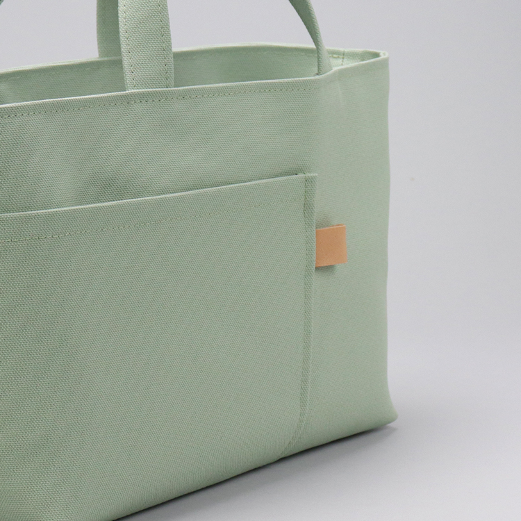 弱撥水加工の富士金梅8号帆布の質感アップ。雨の日も使いやすいミントシャーベット帆布生地　ハネアント神戸の帆布トートバッグ