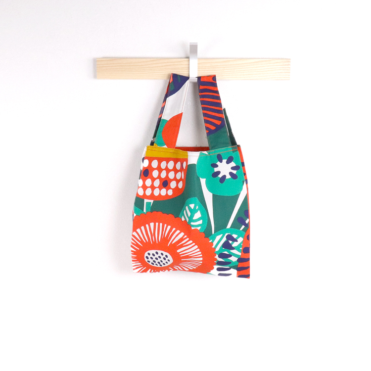 エコバッグ　北欧生地　オリジナル　ハンドメイドバッグ　コンパクト　ハネアント神戸