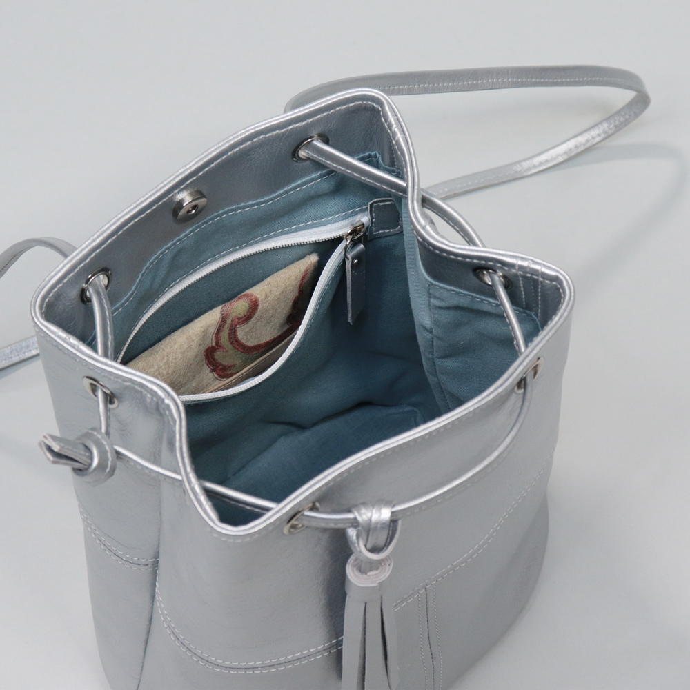 フラン　fran　yasumin　国産本革　クロムなめし　オールレザー　シルバー　オリジナル　ハンドメイド本革　牛革トートバッグ　ハネアント神戸