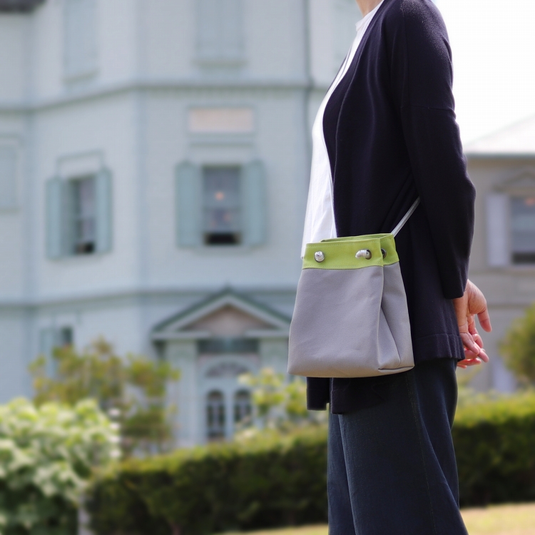 ピクニックショルダー　picnicshoulder　北欧生地×富士金梅 8号帆布　グレー×マスカット　オリジナル　ハンドメイド帆布ポシェット　ハネアント神戸