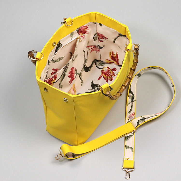 すっきりスマートなバンブーハンドル 2wayショルダー 北欧生地×富士金梅×イエロー 帆布バッグ【スクエアトート】