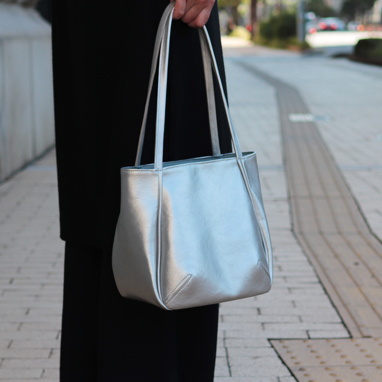 ヤスミン　yasumin　国産本革　クロムなめし　オールレザー　シルバー　オリジナル　ハンドメイド本革　牛革トートバッグ　ハネアント神戸