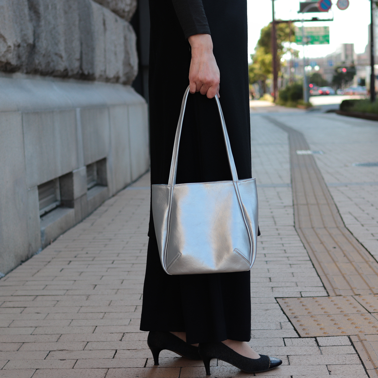 ヤスミン　yasumin　国産本革　クロムなめし　オールレザー　シルバー　オリジナル　ハンドメイド本革　牛革トートバッグ　ハネアント神戸