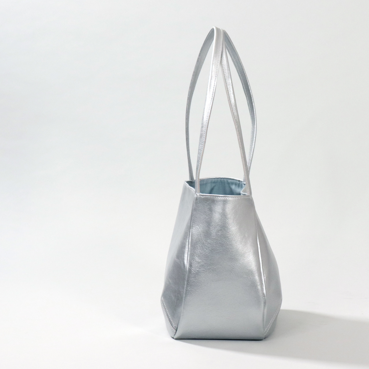 ヤスミン　yasumin　国産本革　クロムなめし　オールレザー　シルバー　オリジナル　ハンドメイド本革　牛革トートバッグ　ハネアント神戸