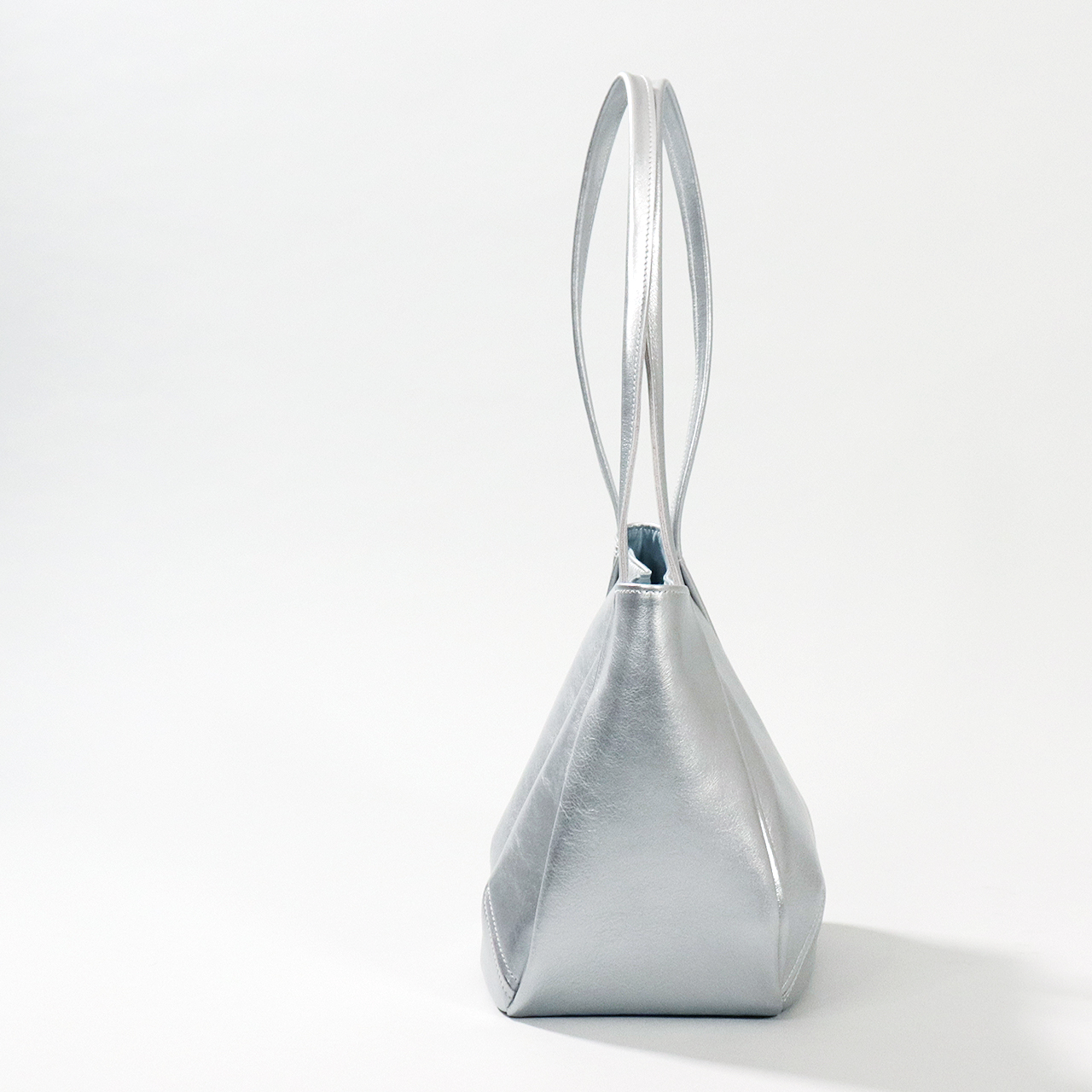 ヤスミン　yasumin　国産本革　クロムなめし　オールレザー　シルバー　オリジナル　ハンドメイド本革　牛革トートバッグ　ハネアント神戸