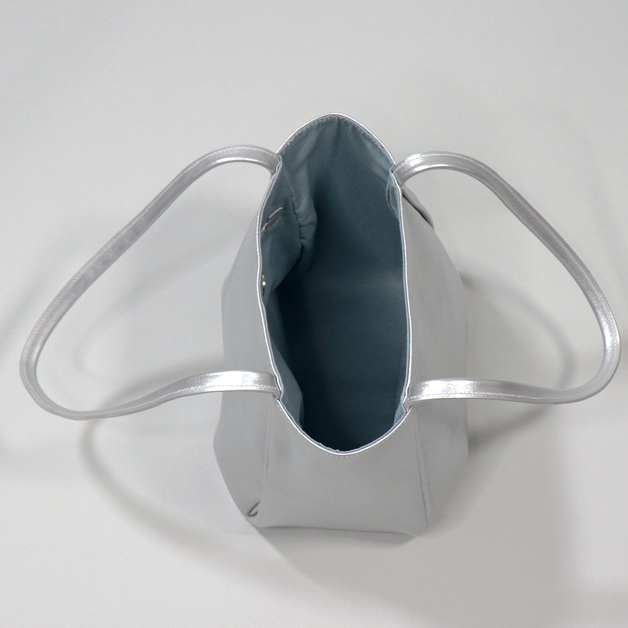 ヤスミン　yasumin　国産本革　クロムなめし　オールレザー　シルバー　オリジナル　ハンドメイド本革　牛革トートバッグ　ハネアント神戸