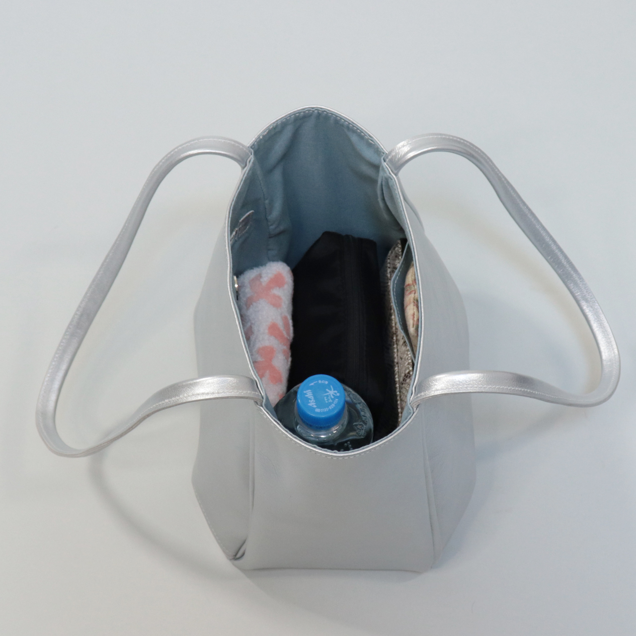 ヤスミン　yasumin　国産本革　クロムなめし　オールレザー　シルバー　オリジナル　ハンドメイド本革　牛革トートバッグ　ハネアント神戸