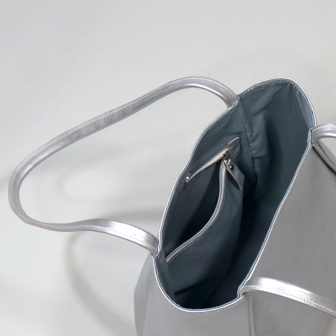 ヤスミン　yasumin　国産本革　クロムなめし　オールレザー　シルバー　オリジナル　ハンドメイド本革　牛革トートバッグ　ハネアント神戸