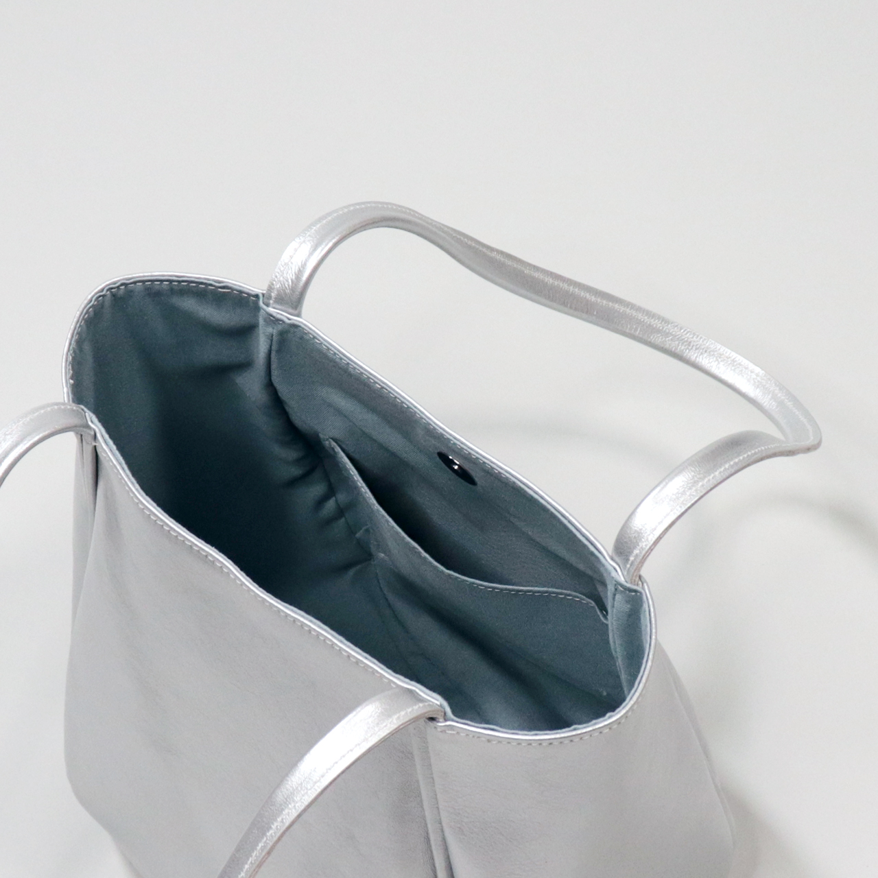 ヤスミン　yasumin　国産本革　クロムなめし　オールレザー　シルバー　オリジナル　ハンドメイド本革　牛革トートバッグ　ハネアント神戸