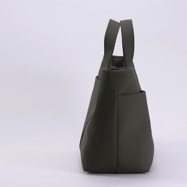 横から見たシップトート。マチ14cmでお弁当や長財布が入りやすいチャコールグレー帆布バッグ　ハネアント神戸の帆布トートバッグ