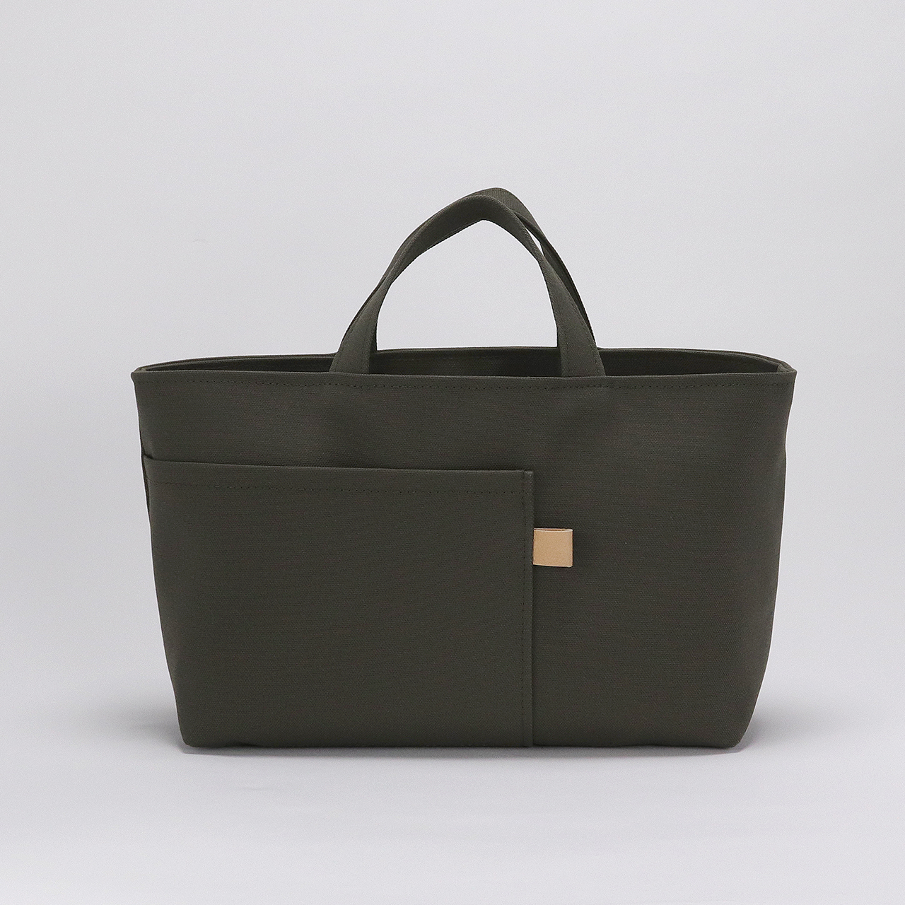 HANEANT KOBE（ハネアント神戸）のブランドタグと丁寧なステッチが特徴の富士金梅帆布シップトート　ハネアント神戸の帆布トートバッグ