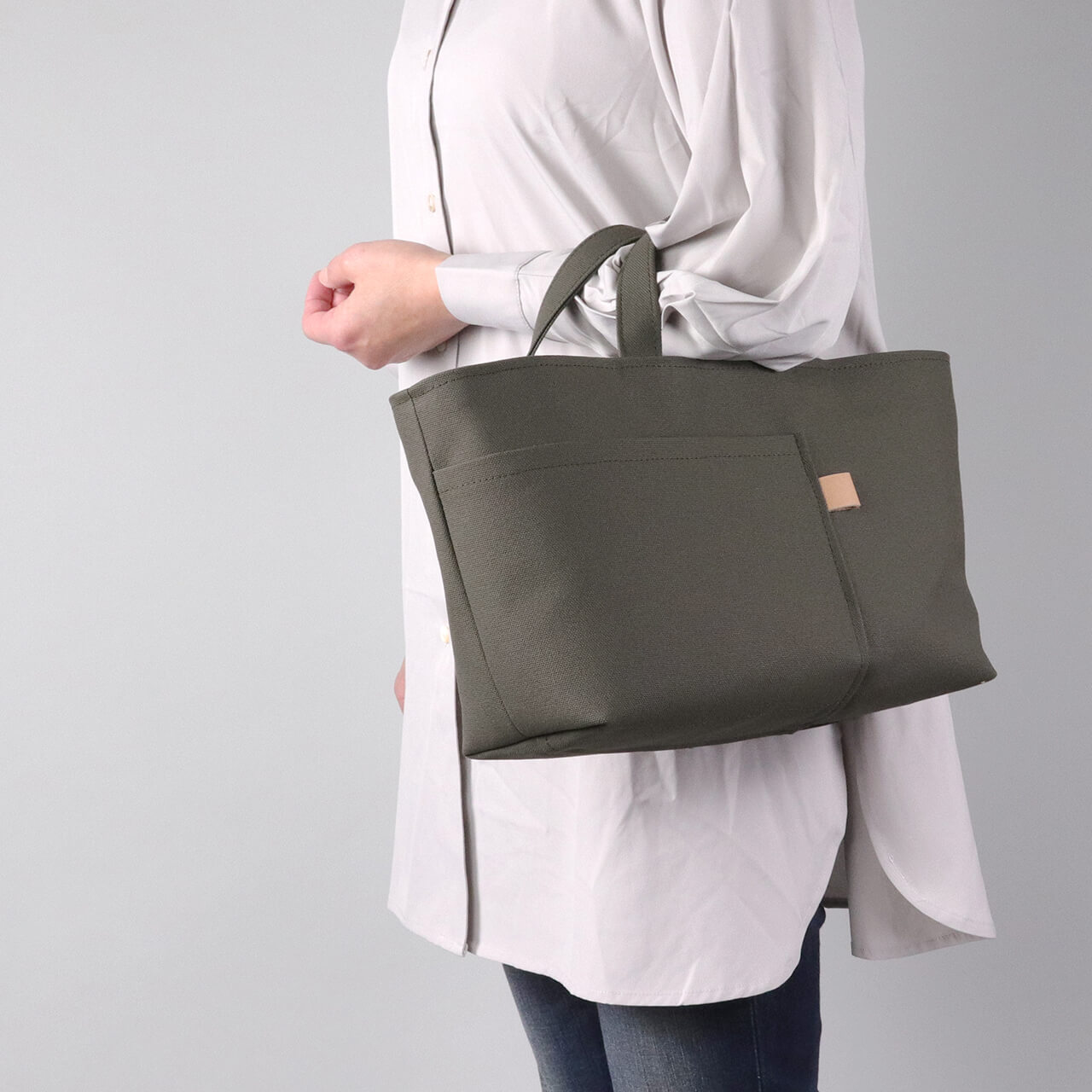 HANEANT KOBE のシップトート。自立するカーキ帆布で大人カジュアルに使えるトートバッグ　ハネアント神戸の帆布トートバッグ