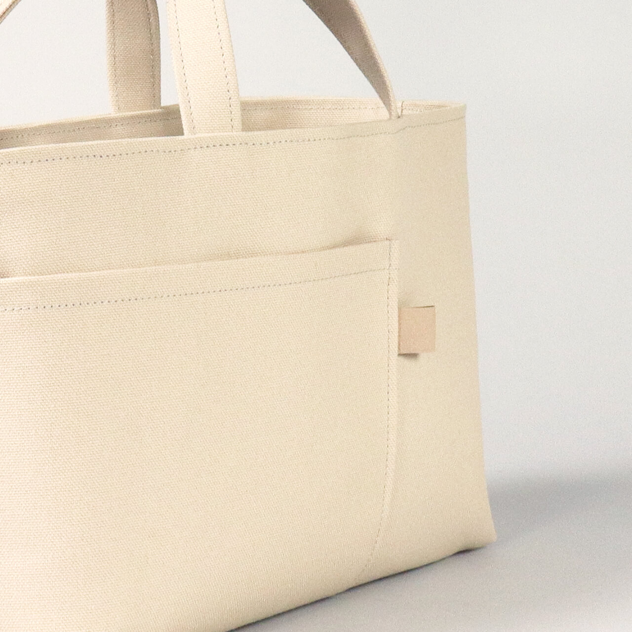 弱撥水加工の富士金梅8号帆布の質感アップ。雨の日も使いやすいベージュ帆布生地　ハネアント神戸の帆布トートバッグ