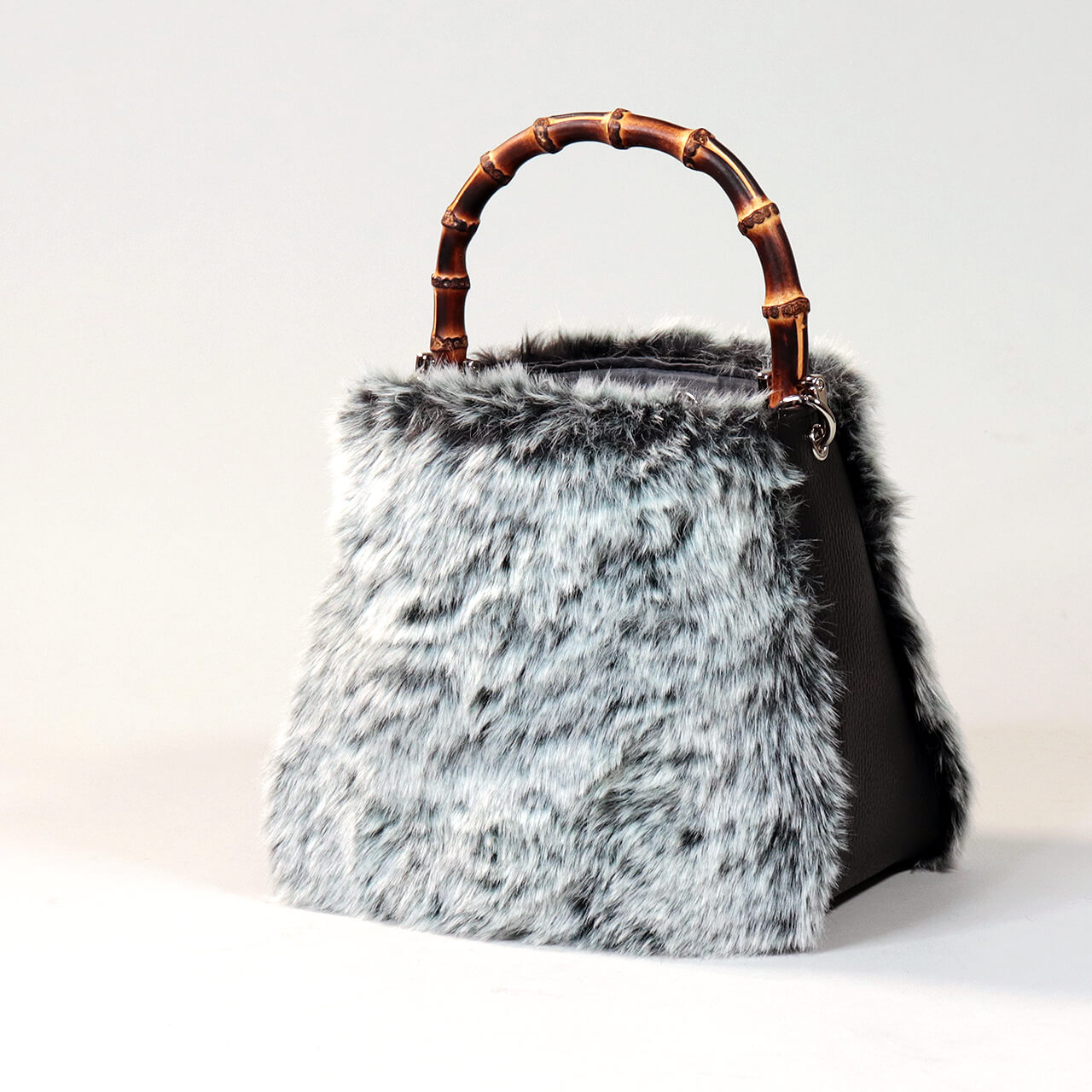 本革×グラデーションファー×竹ハンドルの2WAYミニトート【HOLLY・WEEKEND】正面全体。長財布が入るコンパクトサイズの冬用レザーバッグ、HANEANT KOBE。